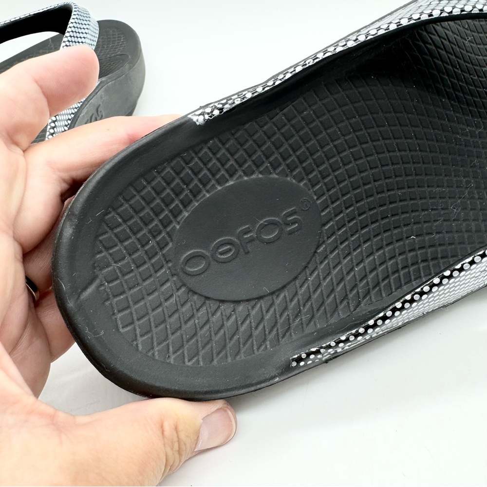 ⭐️⚡️OOFOS EUC Women's Black and White Sandals - Picture 10 of 11